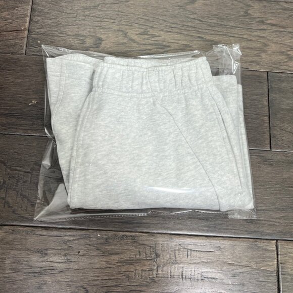 Lululemon NWOT Scuba Mid-Rise Oversized Short 7" Heathered Core Ultra Light Grey - Picture 7 of 8